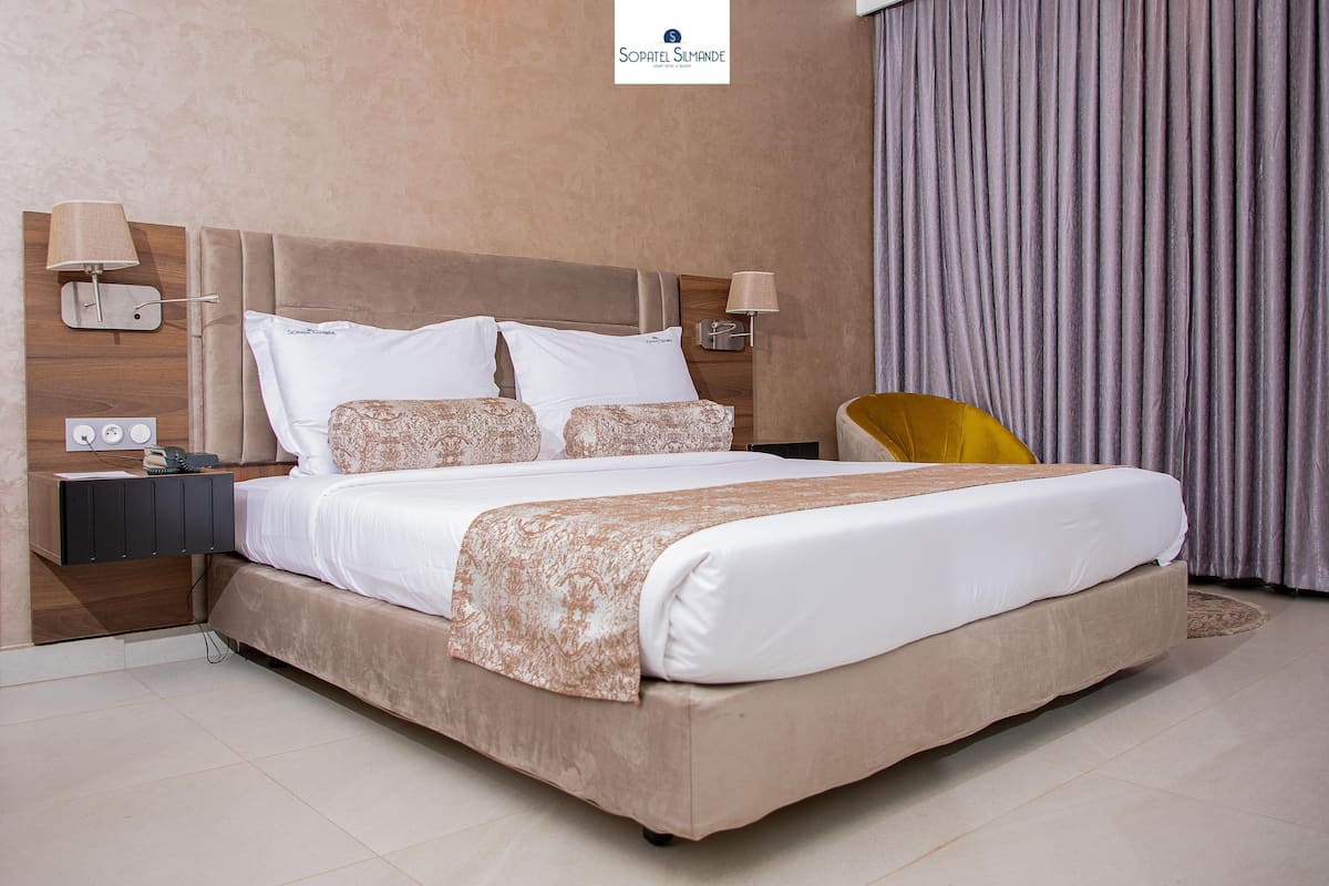 standard double room | minibar, in-room safe, desk, soundproofing