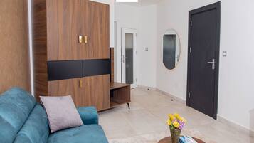 Suite – junior | Minibar, safe på rommet, skrivebord og lydisolert