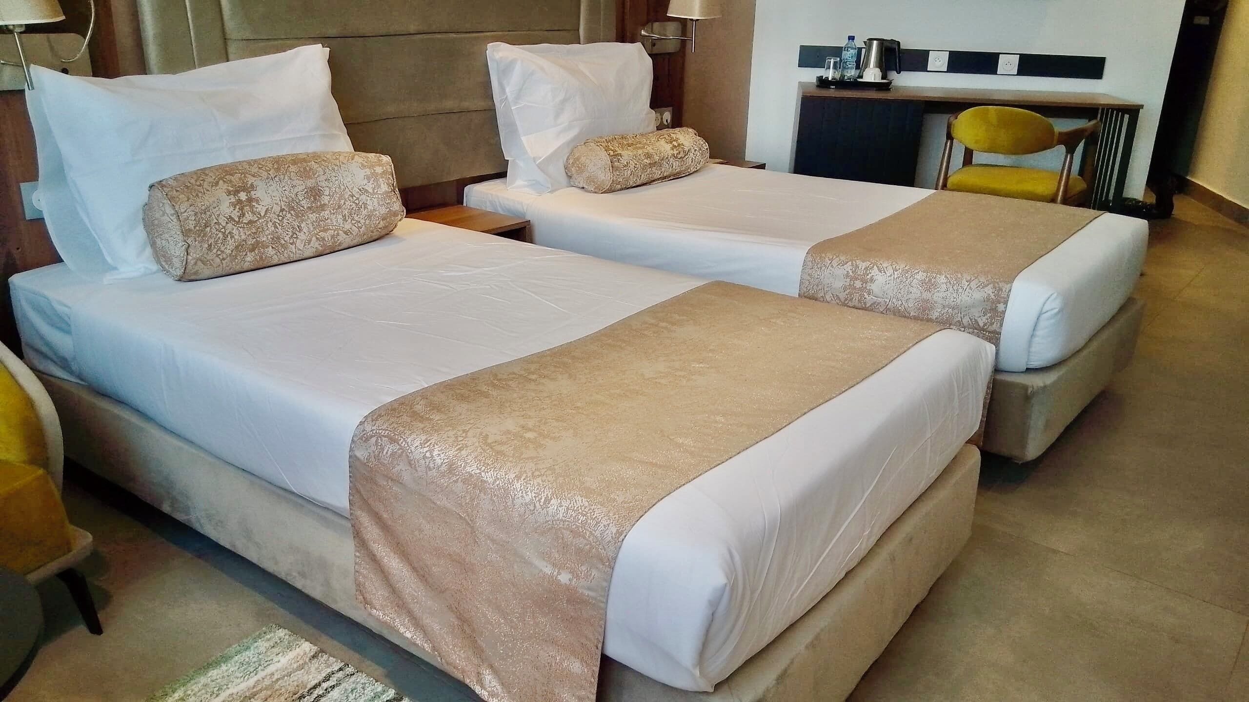 Tomannsrom | Minibar, safe på rommet, skrivebord og lydisolert