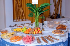 Petit déjeuner buffet servi tous les jours en supplément