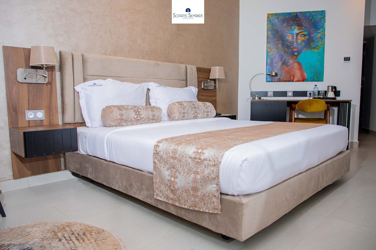 standard double room | minibar, in-room safe, desk, soundproofing