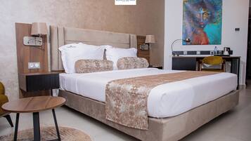 Habitación estándar doble | Minibar, caja fuerte, escritorio y sistema de insonorización