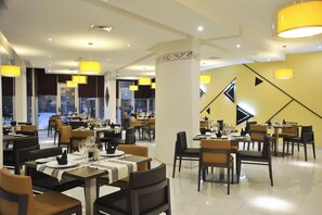 2 restaurants; breakfast, lunch, dinner, and brunch served - Sopatel Silmande (Ouagadougou)