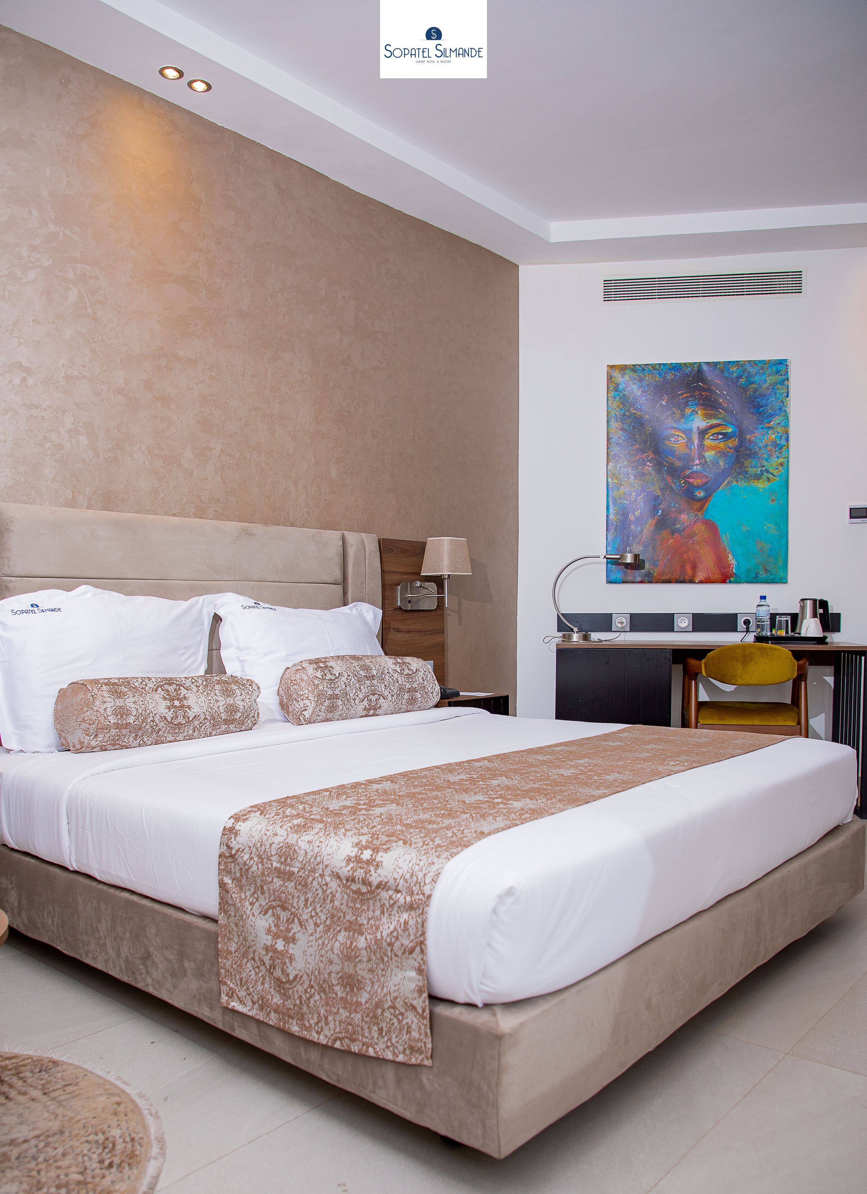 standard double room | minibar, in-room safe, desk, soundproofing