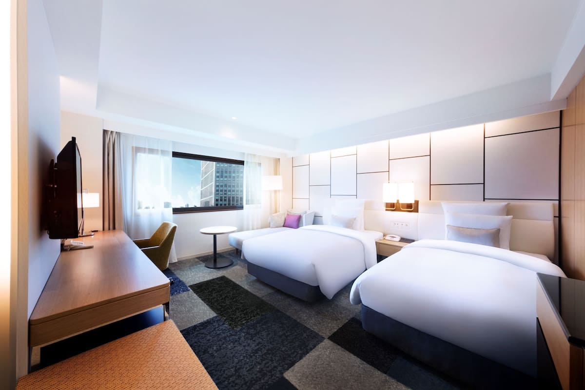 Premium bedding, down comforters, in-room safe, desk