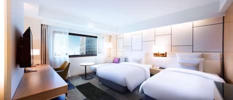 高級寝具、羽毛の掛け布団、セーフティボックス (室内)、デスク