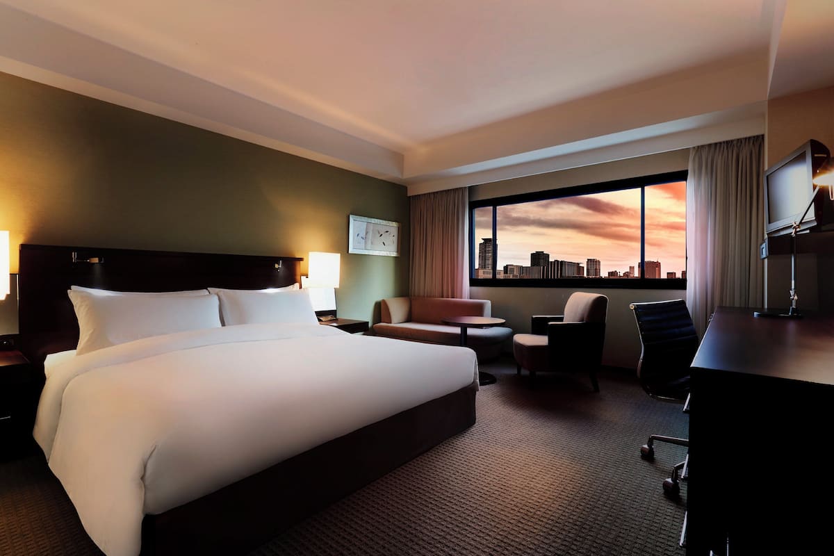 Premium bedding, down comforters, in-room safe, desk