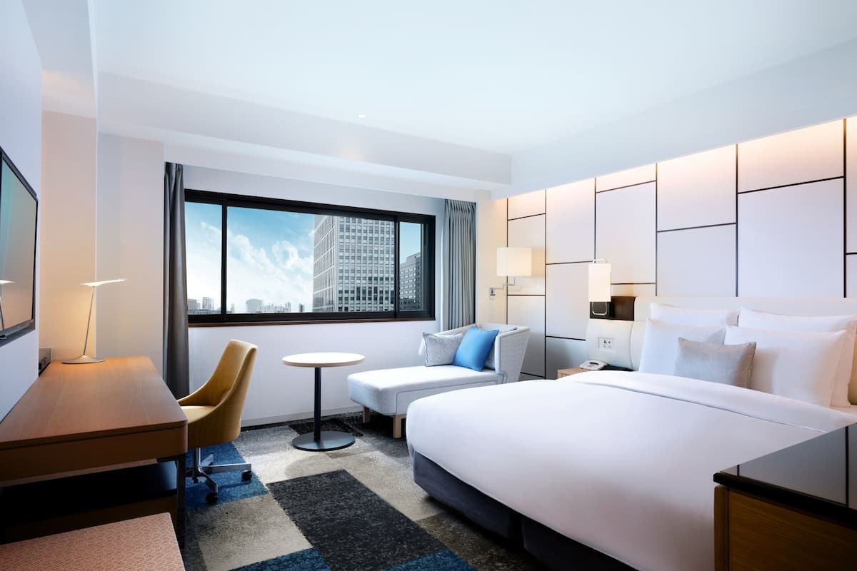 Premium Room, 1 King Bed, Club Lounge Access (High Floor) | Premium bedding, down comforters, in-room safe, desk