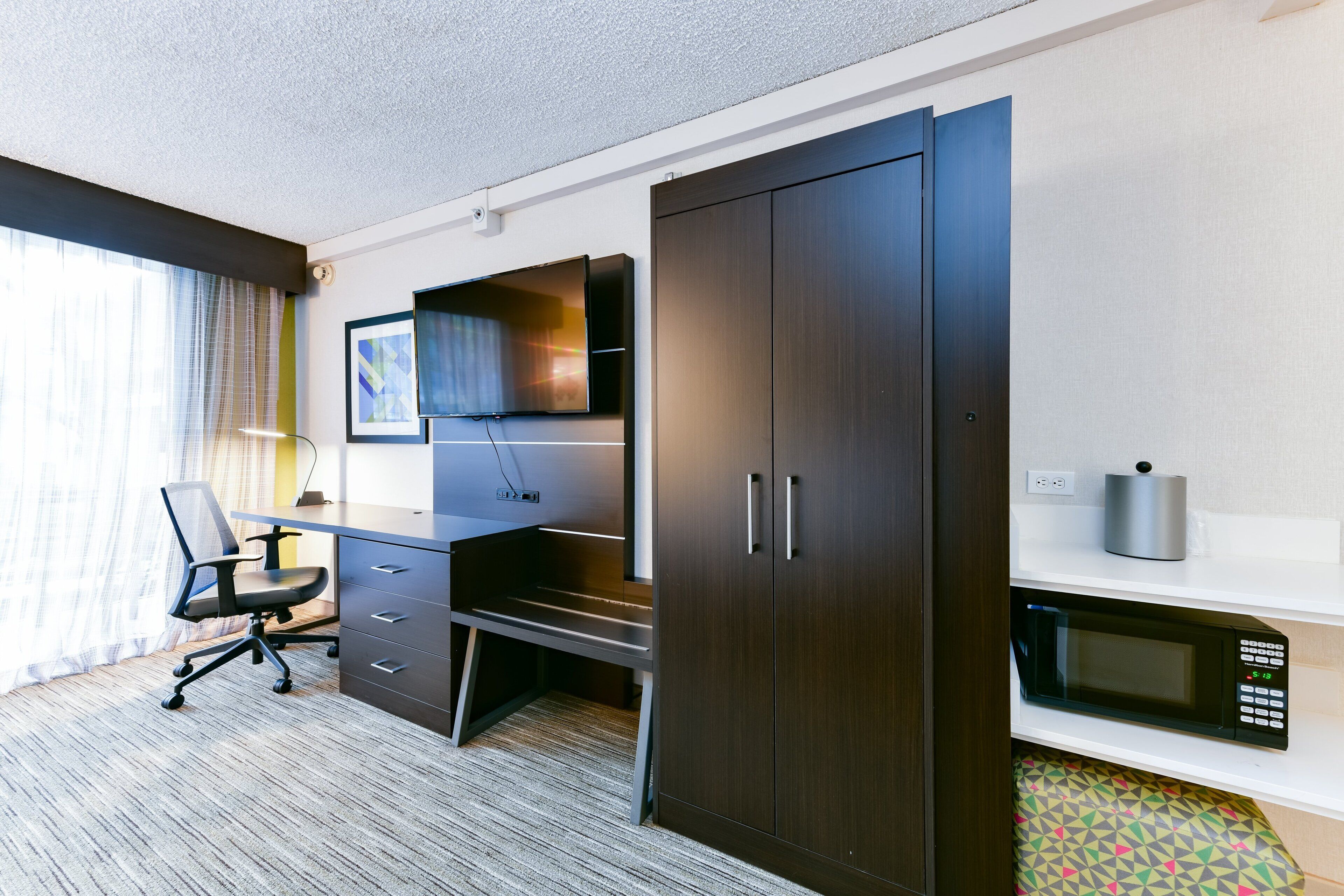 standard room, 1 king bed, mobility accessible, non smoking (communications, mobility) | room amenity