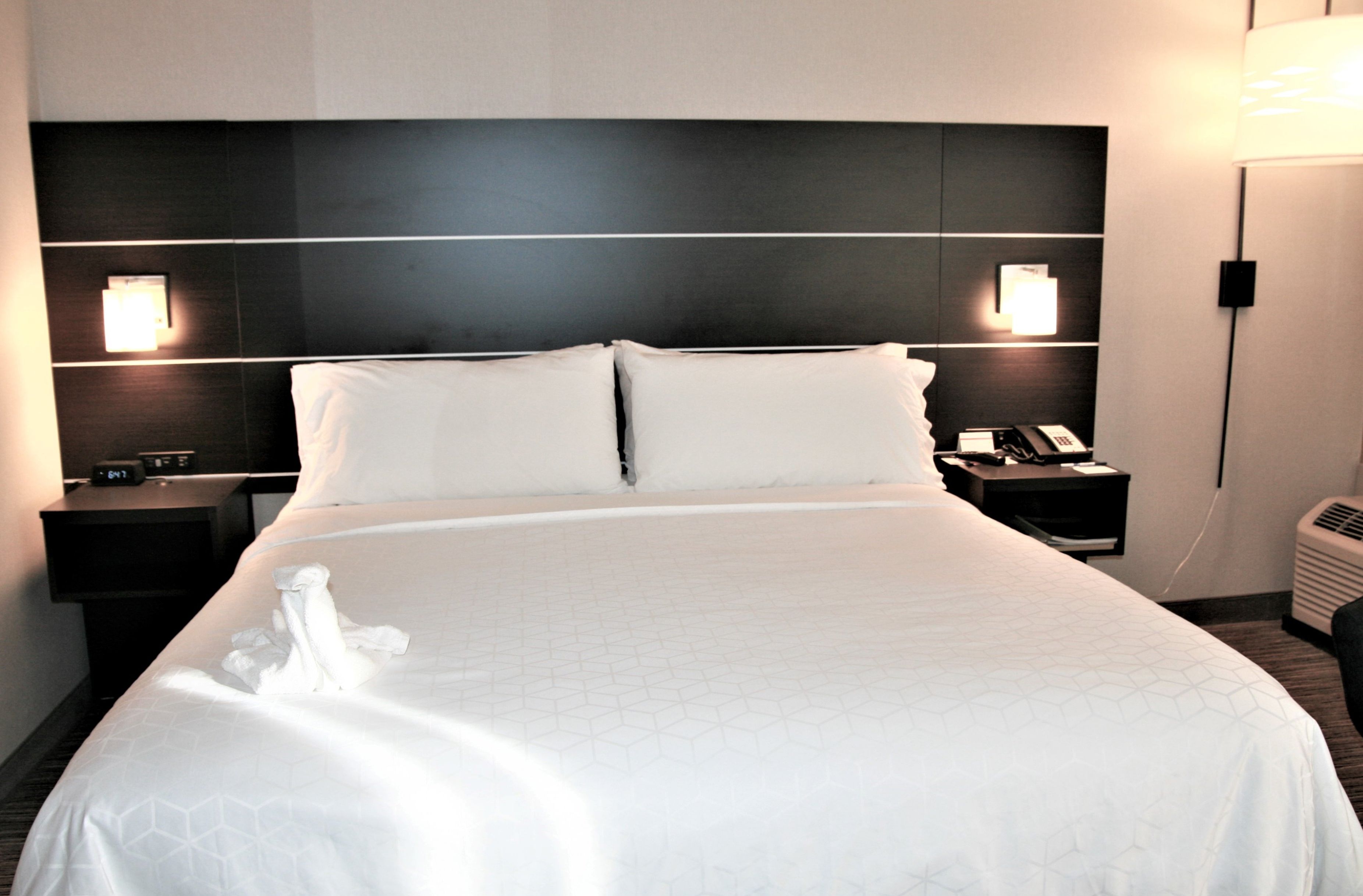 1 bedroom, egyptian cotton sheets, premium bedding, down duvets