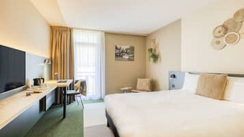 Deluxe Room | Desk, cribs/infant beds, free WiFi, bed sheets