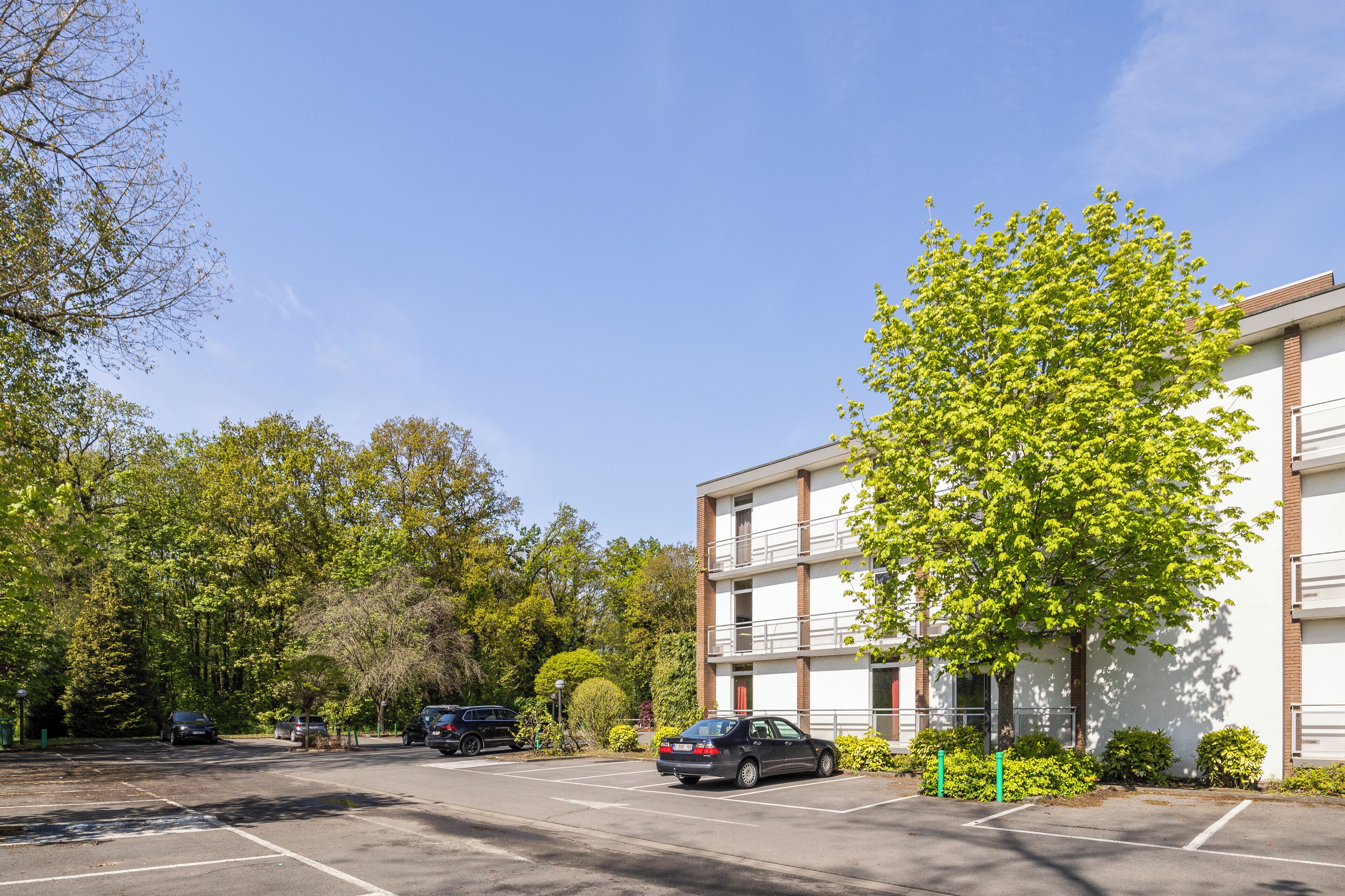 self-parking (surcharge) 8 per day