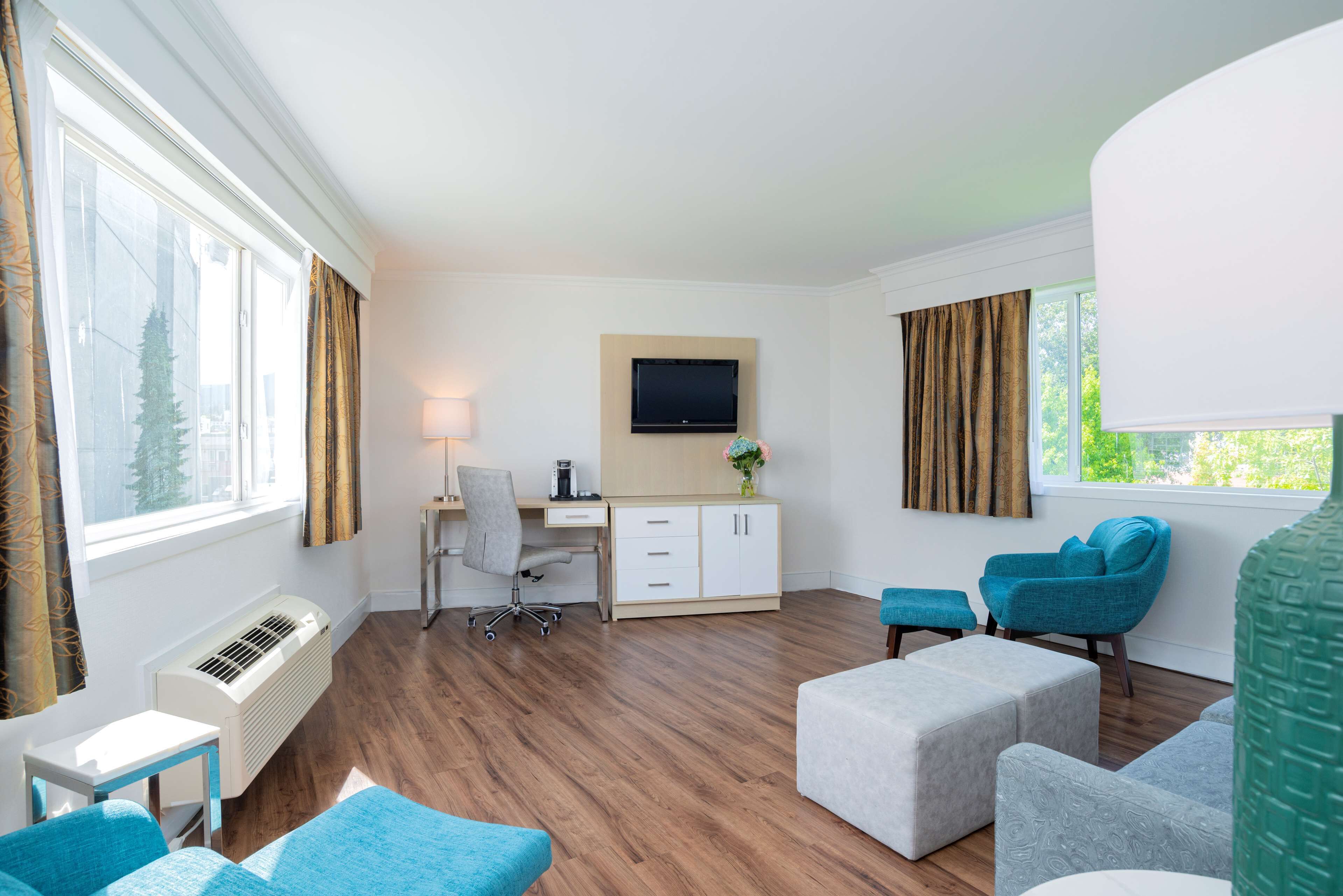 Suite, 1 King Bed, Refrigerator, Harbor View (with Sofabed) | Room amenity