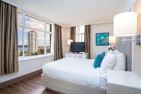 Suite, 1 King Bed, Refrigerator, Harbour View (with Sofabed) | Premium bedding, in-room safe, desk, laptop workspace