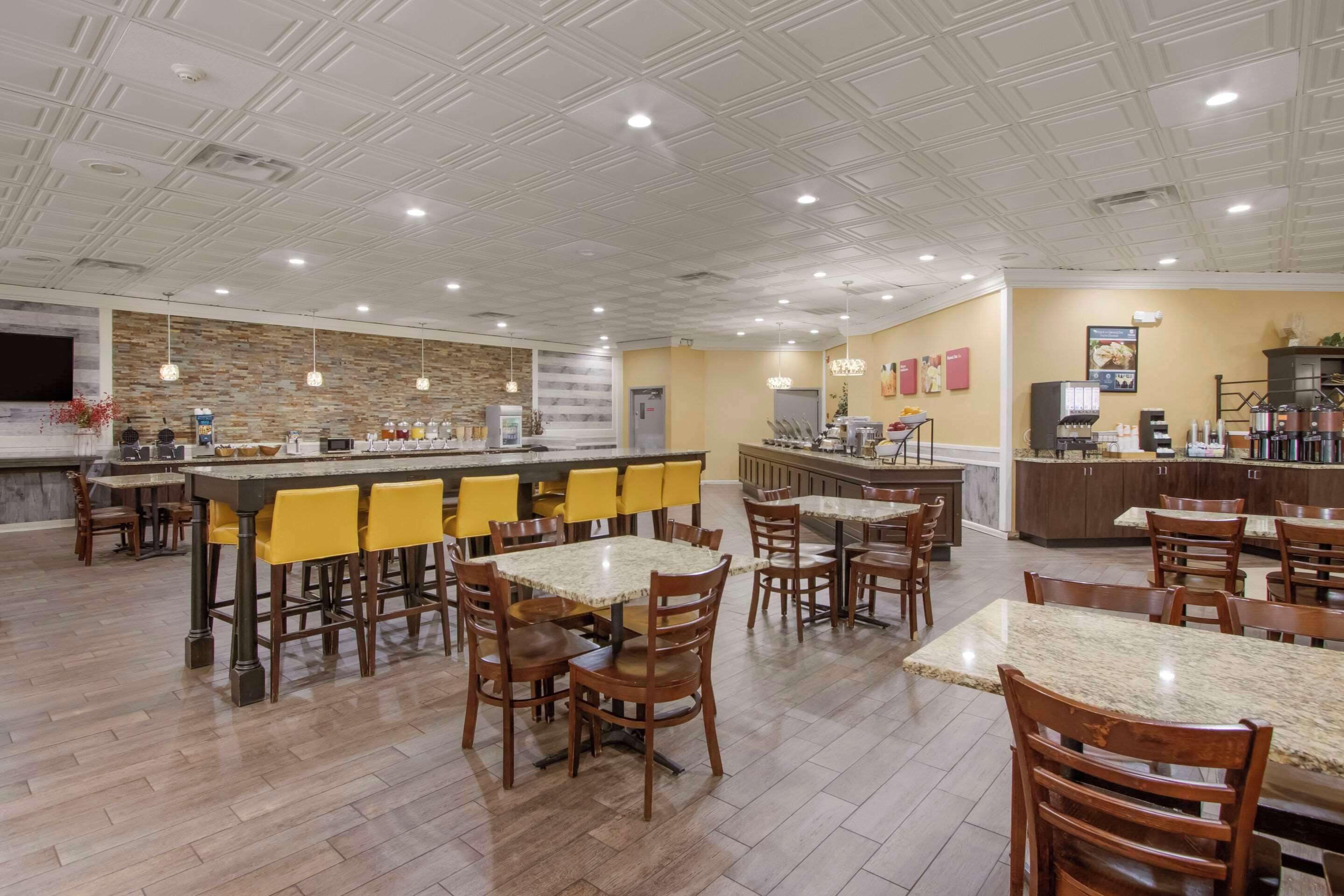 Free daily buffet breakfast