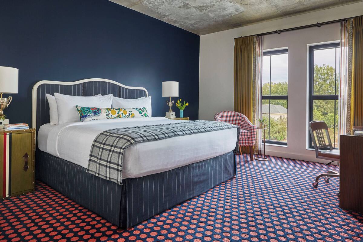 premium bedding, pillow-top beds, in-room safe, desk