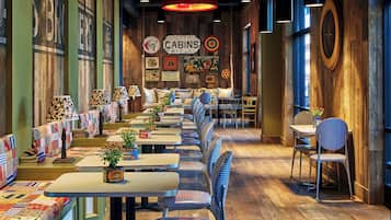 2 restaurants, breakfast, lunch, dinner served; American cuisine