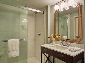 Bathroom shower - Graduate by Hilton Oxford (Oxford)