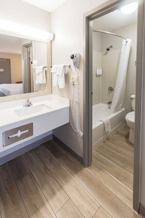 Combined shower/tub, free toiletries, hair dryer, towels - Days Inn by Wyndham Florence Cincinnati Area (Florence)