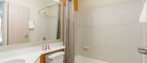 A bathroom with a toilet, sink, and bathtub.