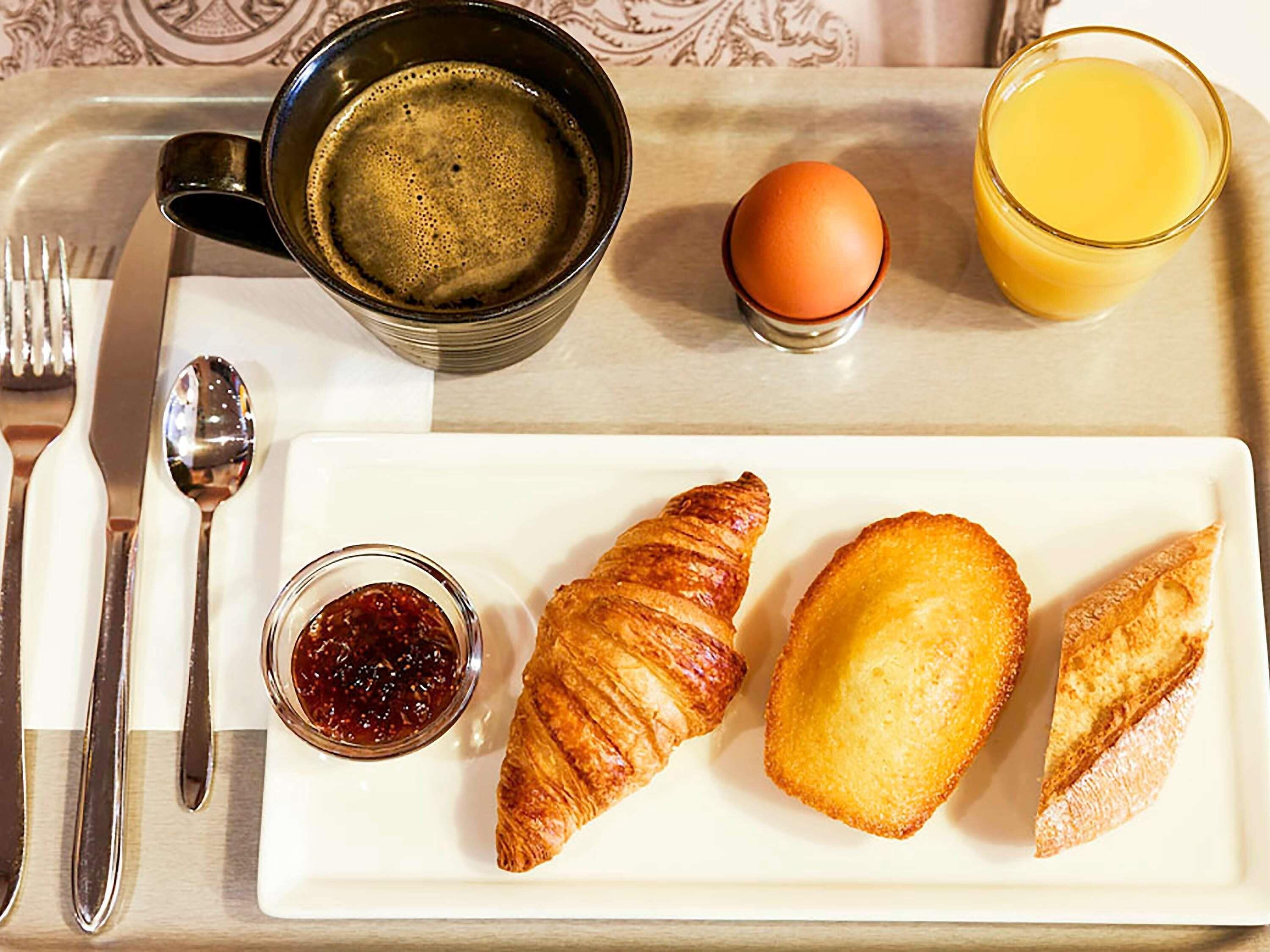 Petit déjeuner buffet servi tous les jours en supplément