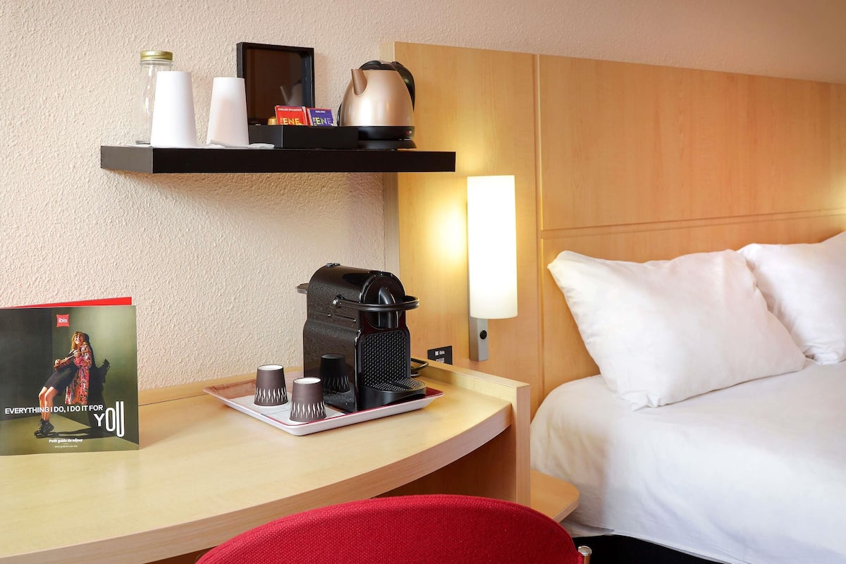 Chambre Confort, 1 lit double | Literie de qualité supérieure, bureau