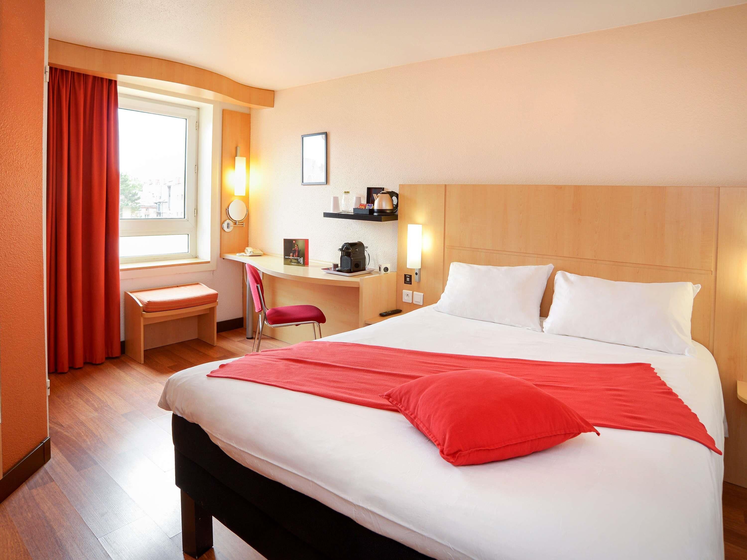 Comfort kamer, 1 tweepersoonsbed | Luxe beddengoed, een bureau, een laptopwerkplek