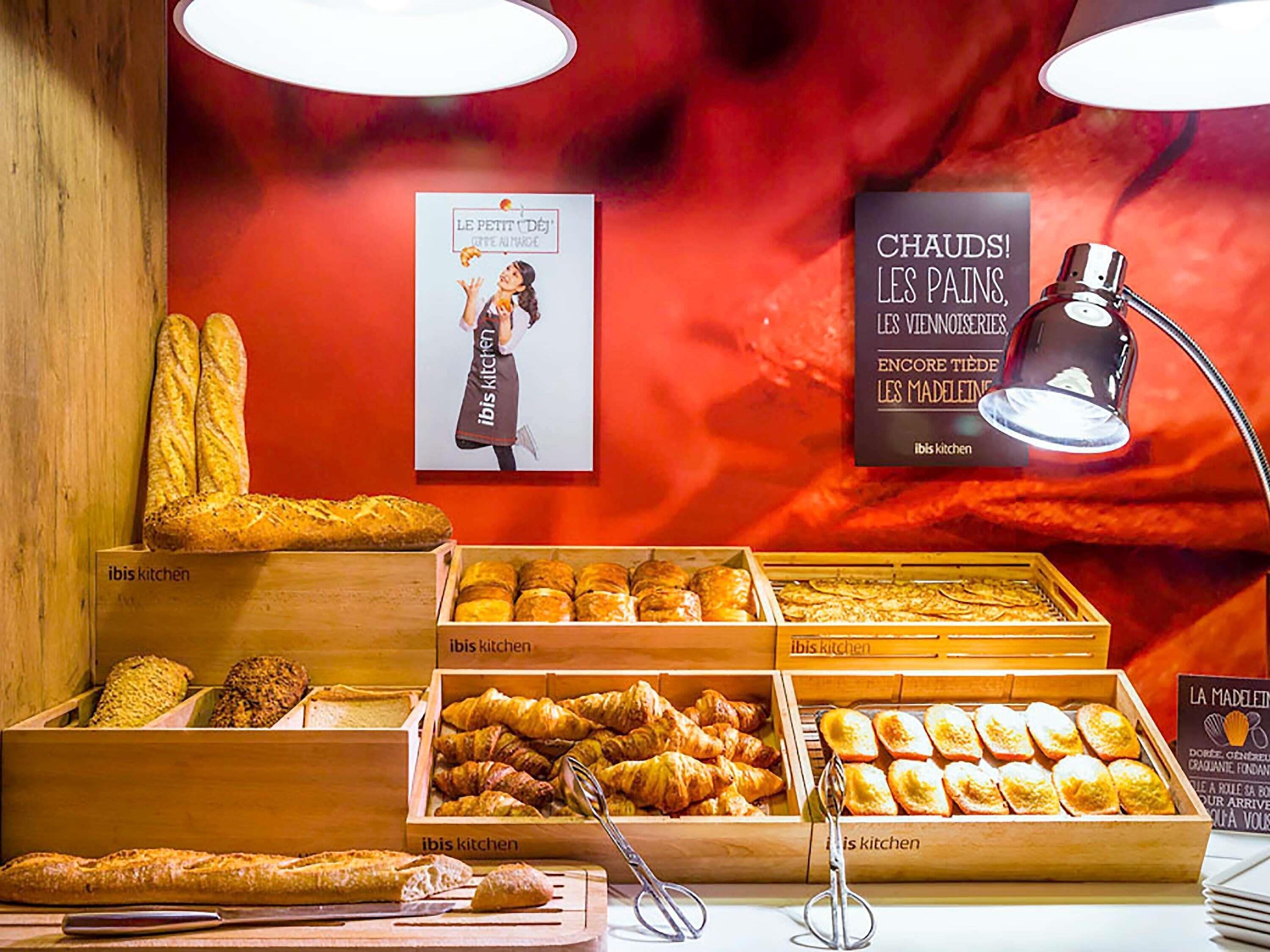 Dagelijks ontbijtbuffet (EUR 13.90 per persoon)