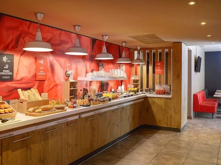 Daily buffet breakfast (EUR 13.90 per person)