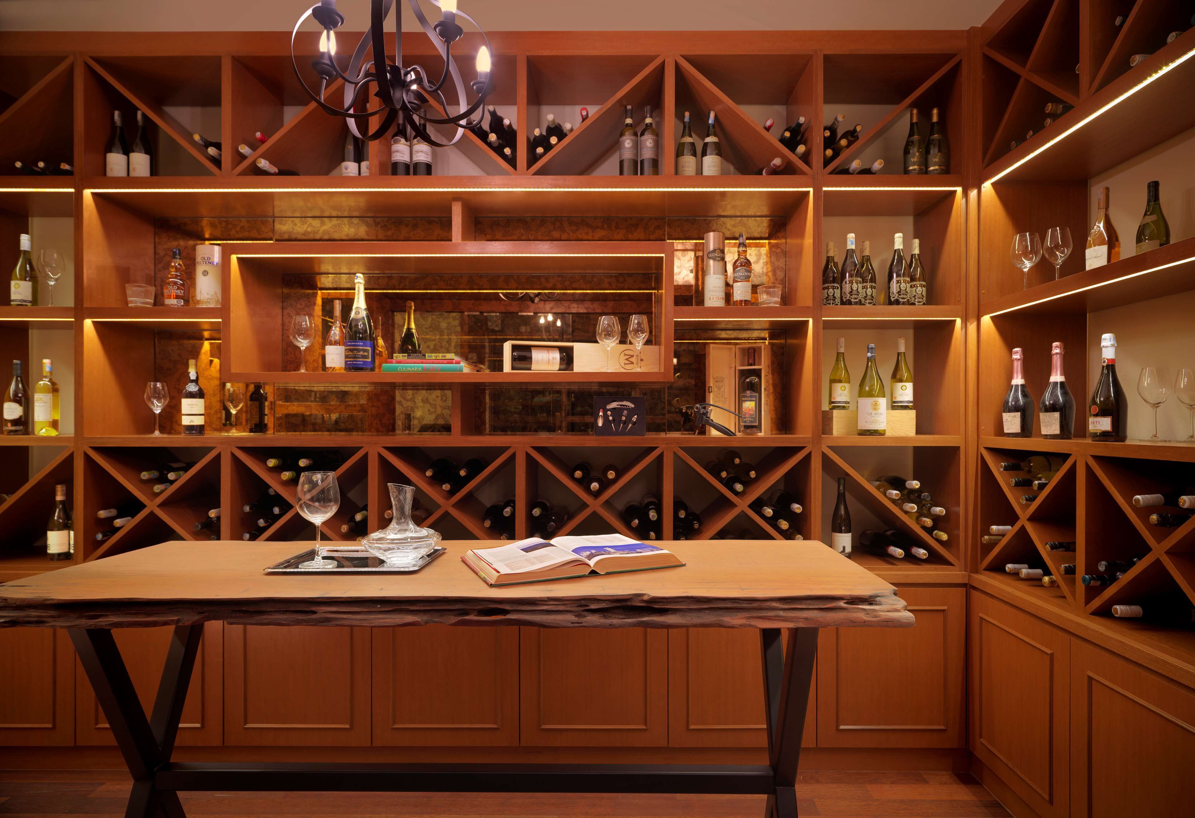 3 restaurants, breakfast, lunch, dinner served; malaysian cuisine