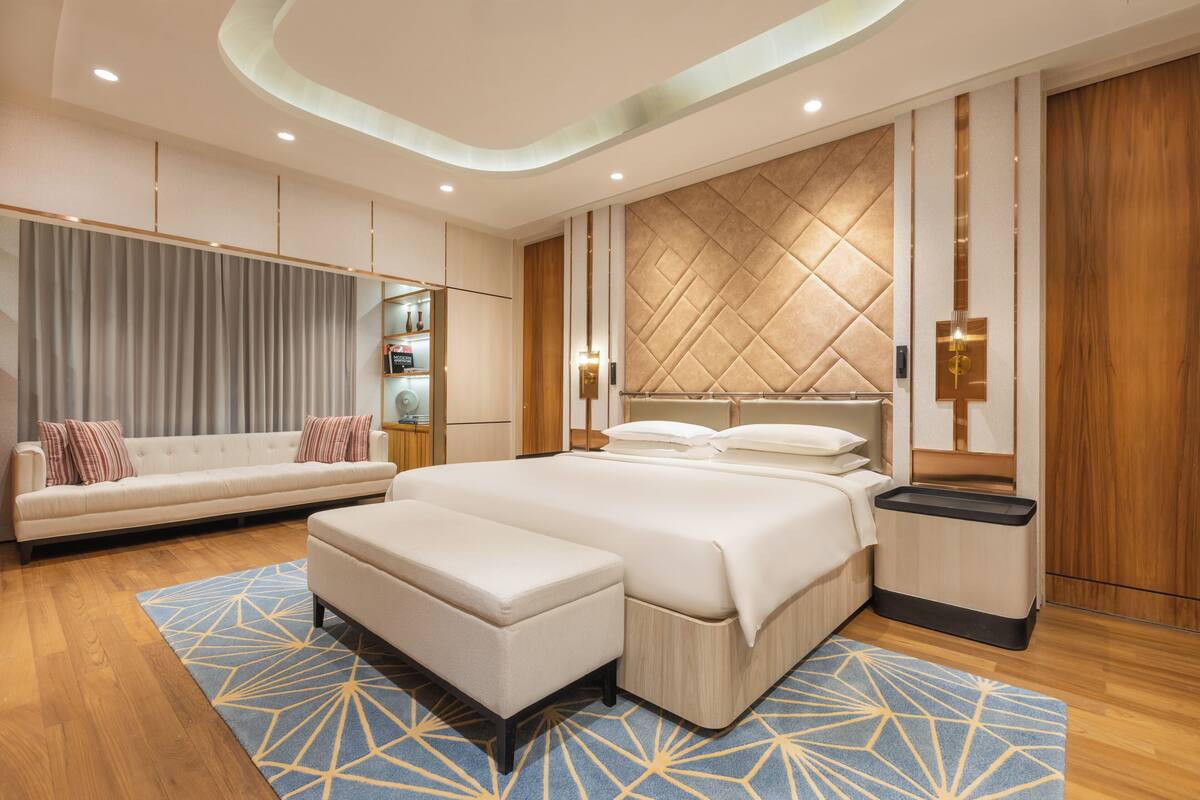 presidential suite | free minibar, in-room safe, desk, laptop workspace