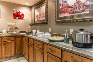 Free daily continental breakfast