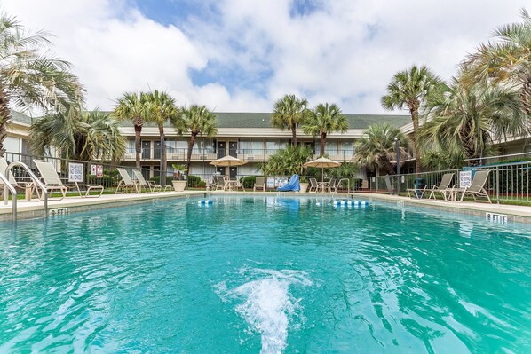 Seasonal outdoor pool, pool umbrellas