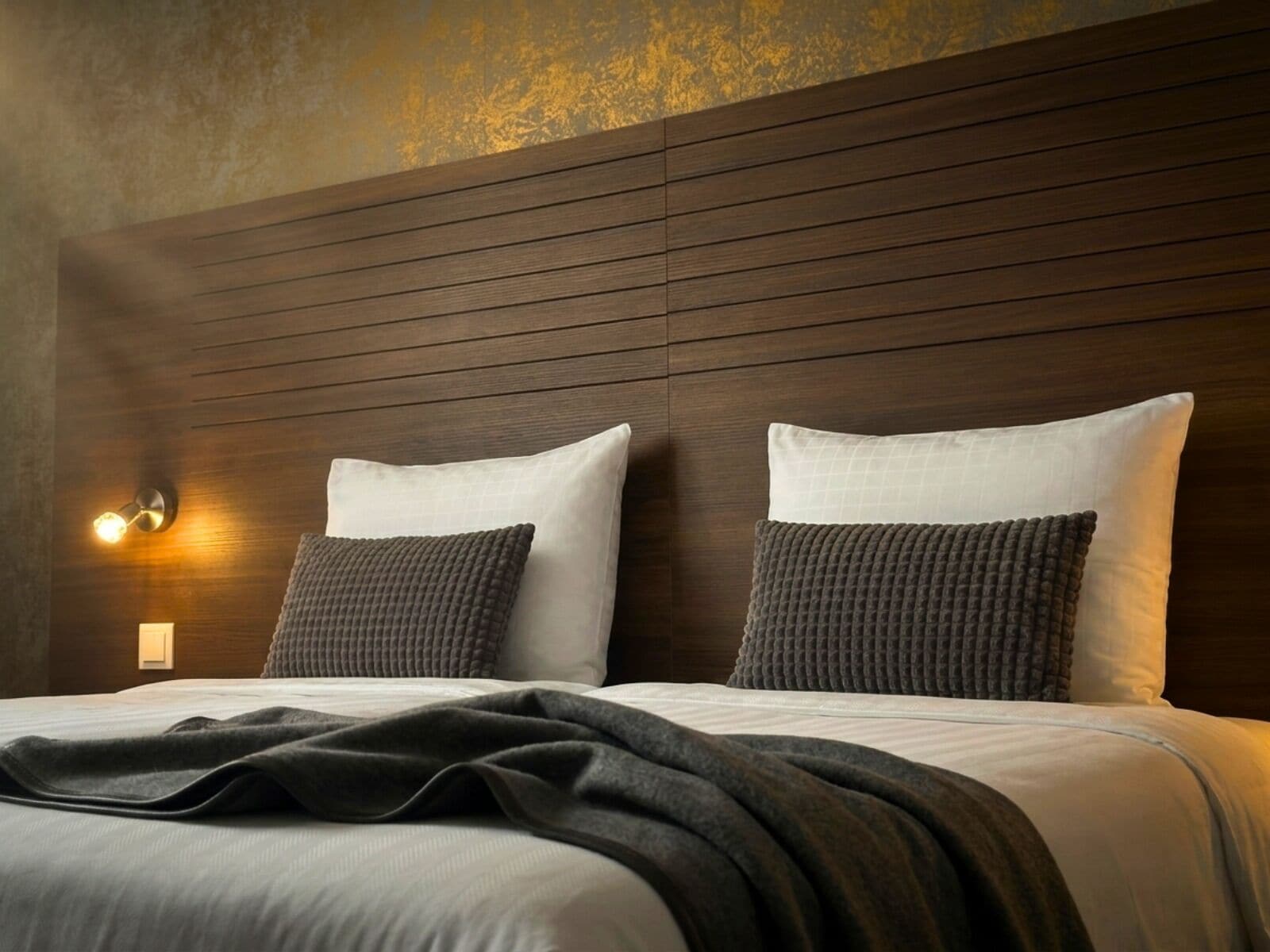 Standard-Doppelzimmer | Zimmersafe, Schreibtisch, Bügeleisen/Bügelbrett, Zustellbetten