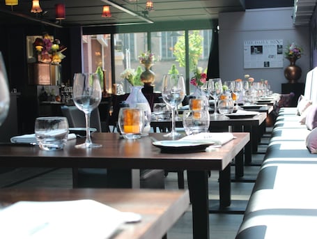 Breakfast, lunch and dinner served . A-Hotel Oosterhout