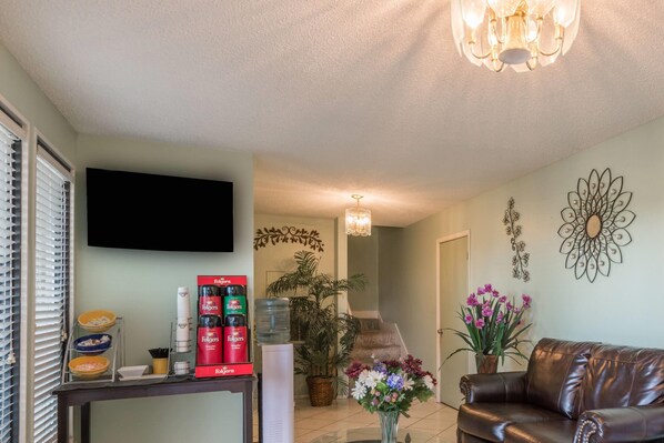 Lobby - Days Inn by Wyndham San Marcos (San Marcos)