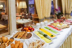 Free daily buffet breakfast  - Gstaaderhof – Active & Relax Hotel  (Saanen)