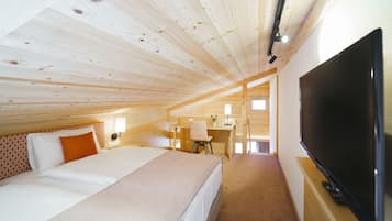 1 bedroom, hypo-allergenic bedding, minibar, in-room safe