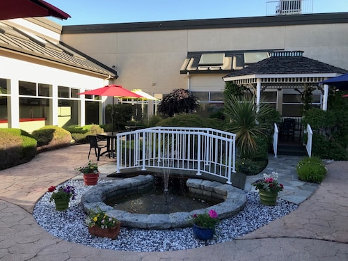 Powell River Town Centre Hotel