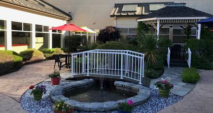 Powell River Town Centre Hotel