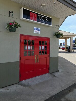 Exterior detail - Powell River Town Centre Hotel (Powell River)