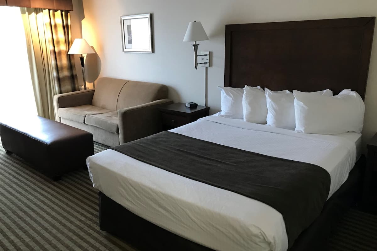 executive room | 1 bedroom, blackout curtains, iron/ironing board, free wifi