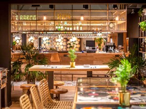 Breakfast, lunch and dinner served - Novotel Avignon Nord (Sorgues)