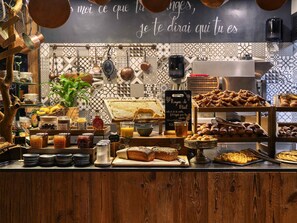 Daily continental breakfast for a fee - Novotel Avignon Nord (Sorgues)