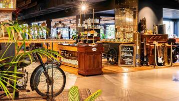 Serviço de café da manhã, culinária francesa, restaurante ao ar livre