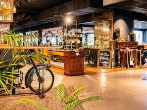 Breakfast, lunch, dinner served; French cuisine, alfresco dining