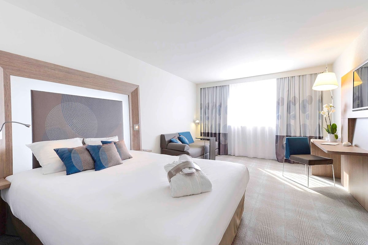 family room, multiple beds (family. shower) | minibar, in-room safe, desk, blackout curtains