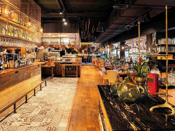 Breakfast, lunch, dinner served; French cuisine, al fresco dining