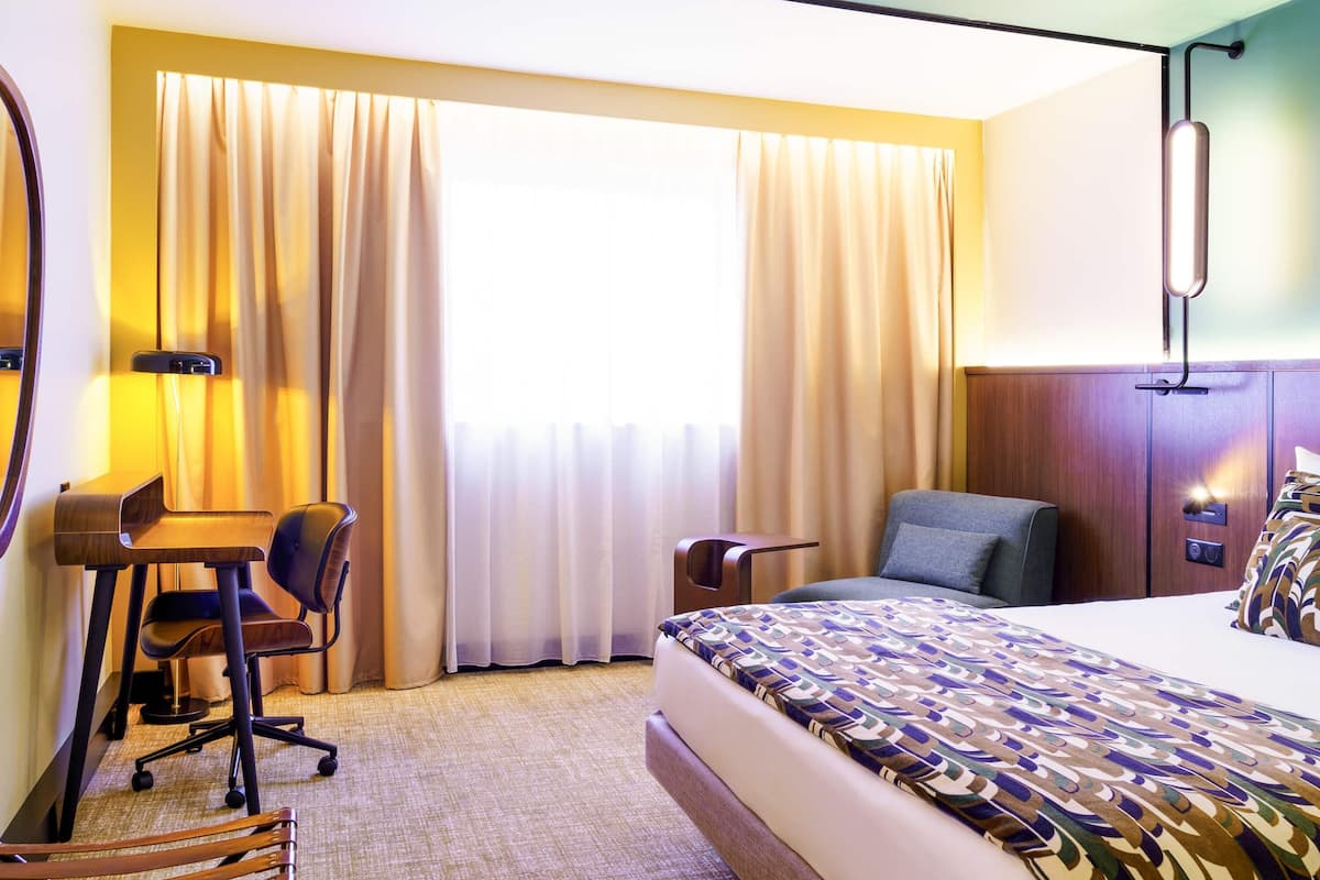 Superior-Zimmer, 1 Queen-Bett, Badewanne | Minibar, Zimmersafe, Schreibtisch, Verdunkelungsvorhänge