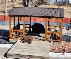 BBQ/picnic area - Travelodge by Wyndham Oakley (Oakley)